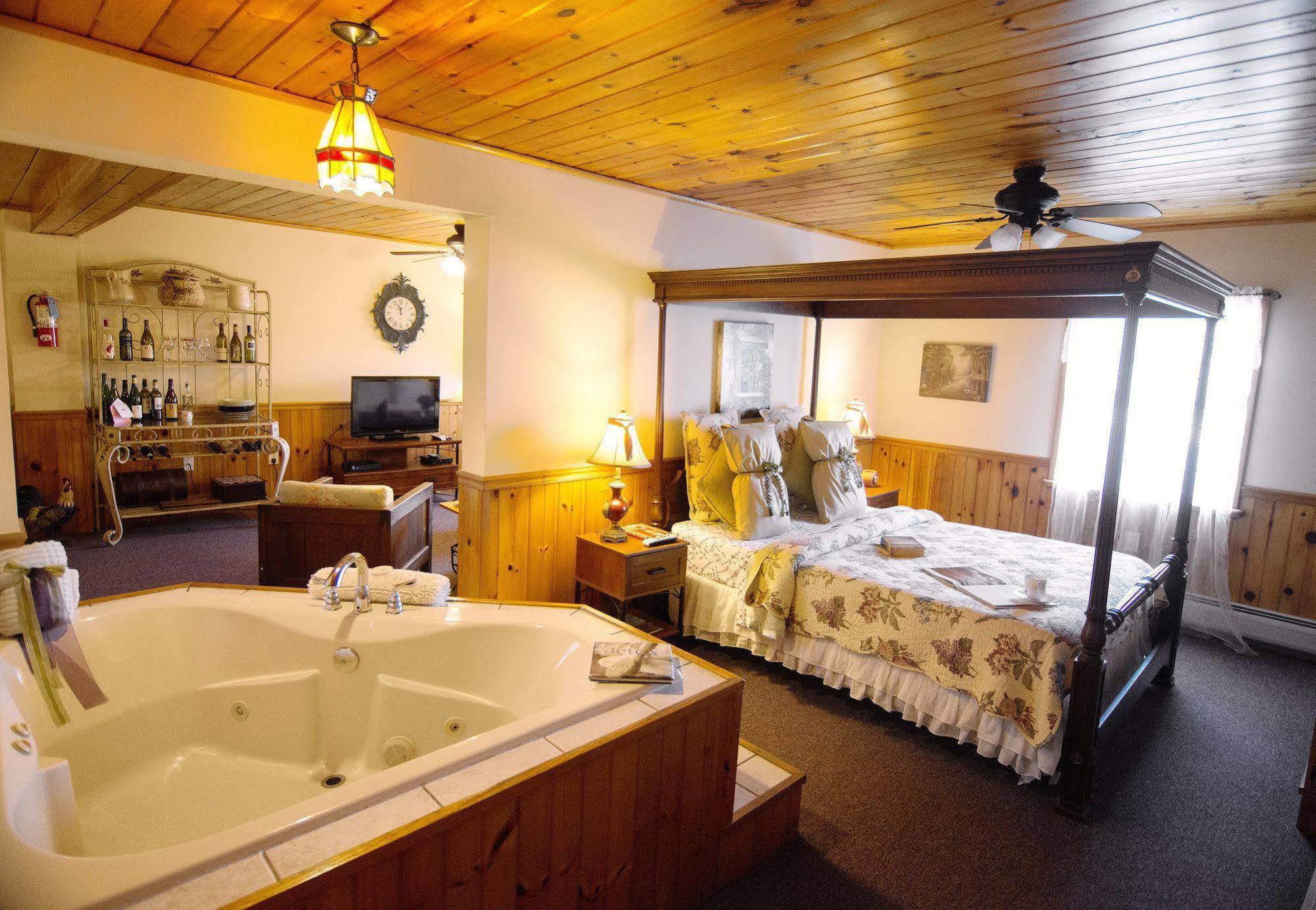 Savannah House Wine Country Inn&Cottages Himrod Bagian luar foto