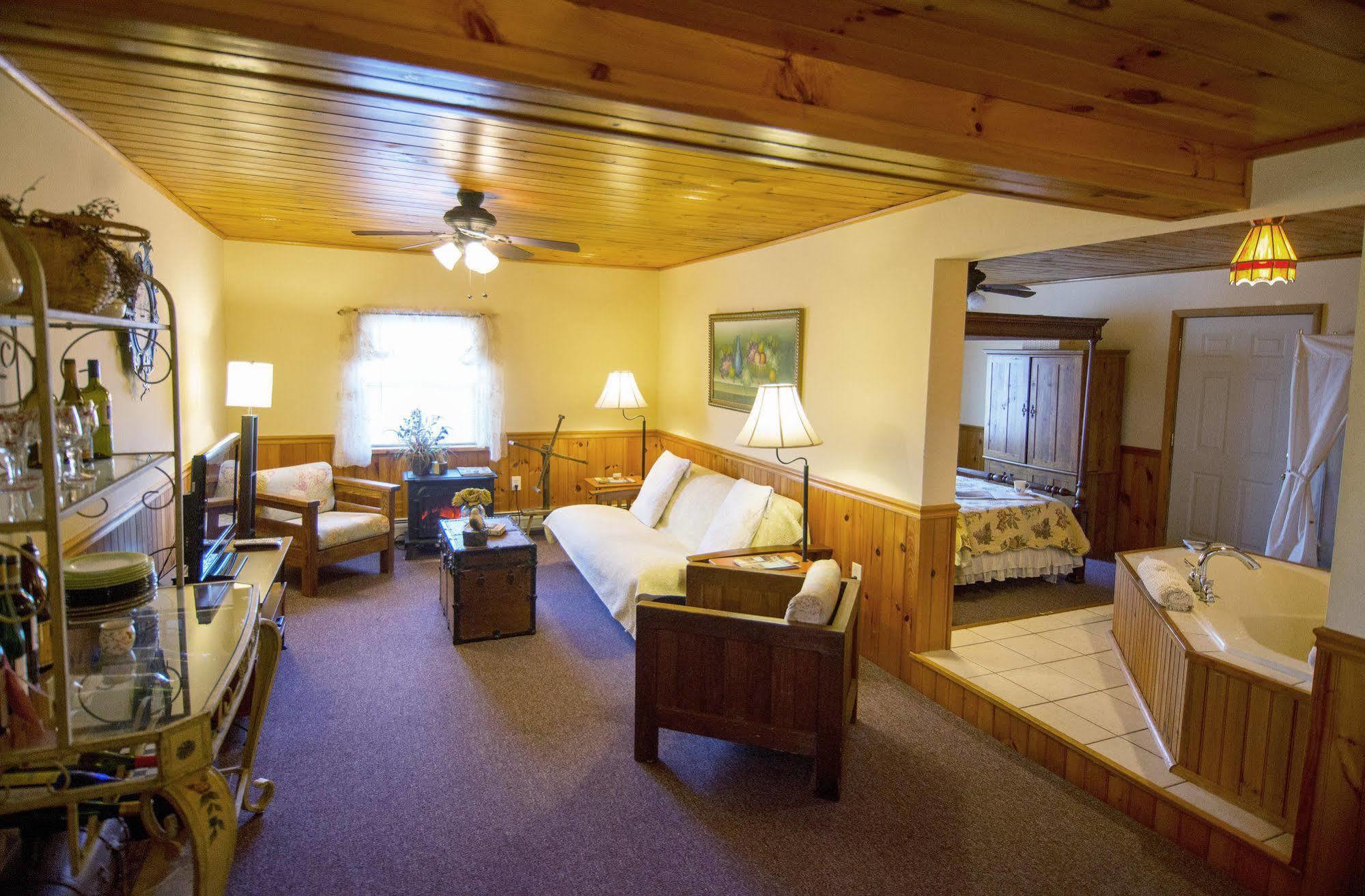 Savannah House Wine Country Inn&Cottages Himrod Bagian luar foto