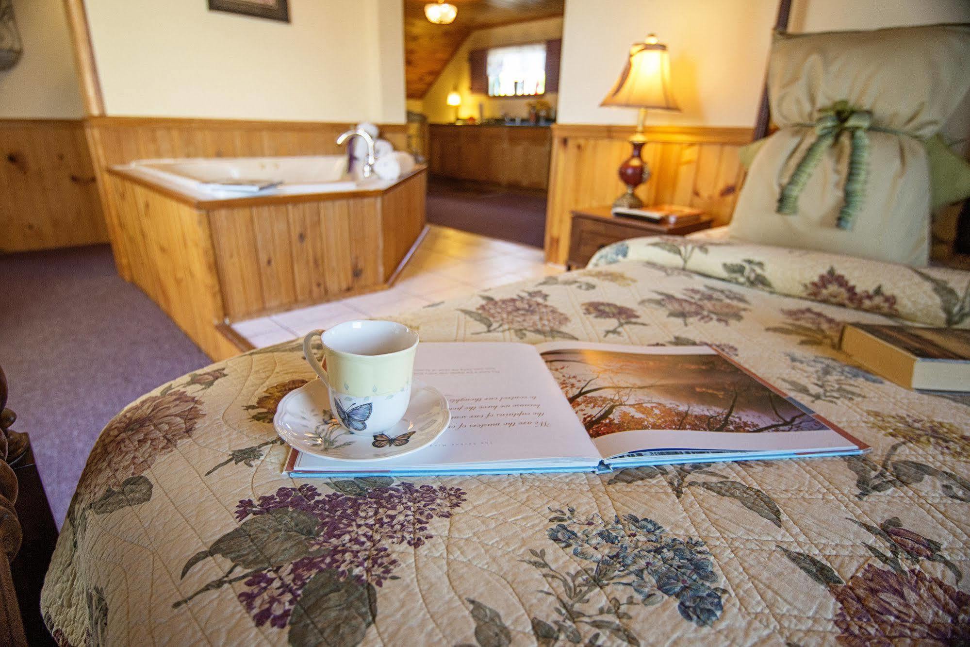 Savannah House Wine Country Inn&Cottages Himrod Bagian luar foto