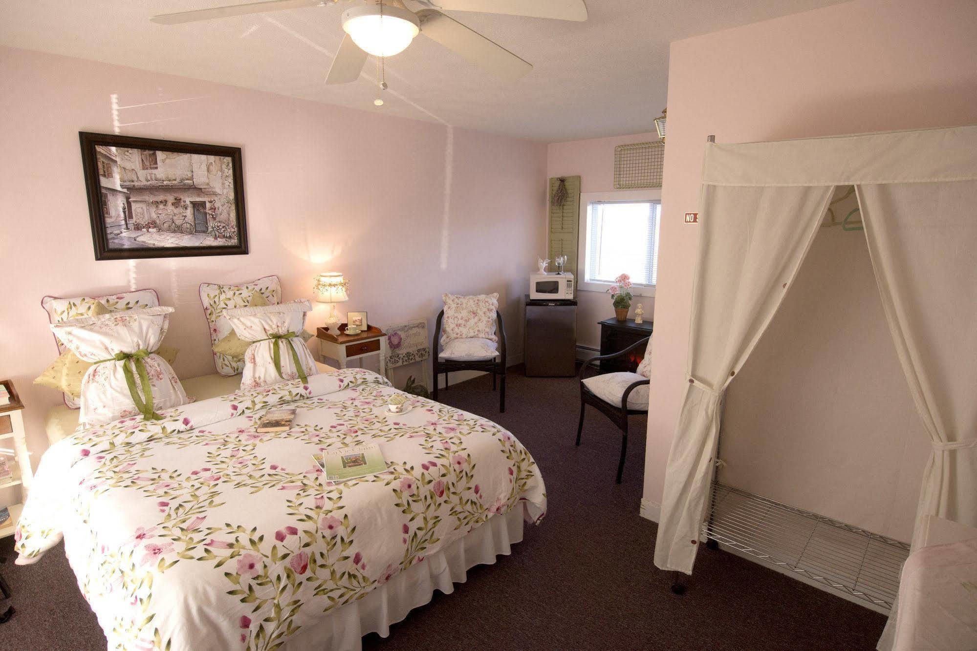 Savannah House Wine Country Inn&Cottages Himrod Bagian luar foto