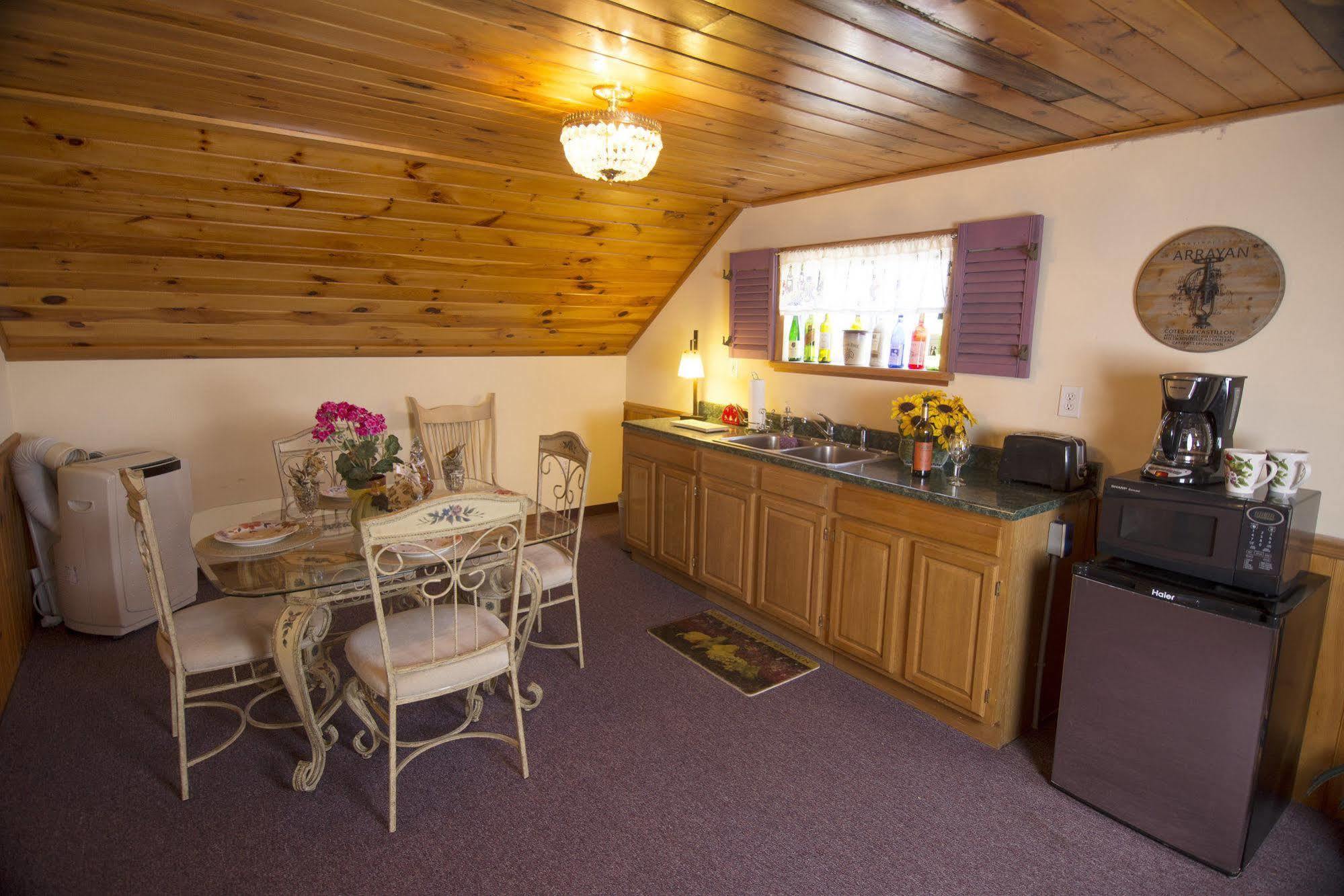 Savannah House Wine Country Inn&Cottages Himrod Bagian luar foto